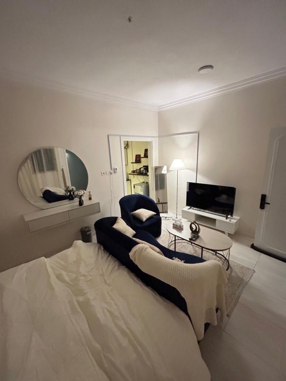 Distinctive studio with private entrance